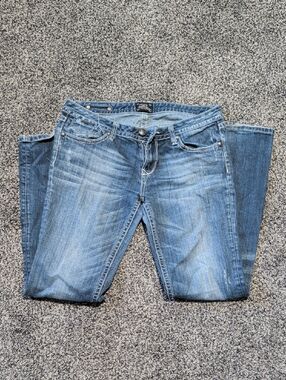 Express BeRockWomen's Boot Cut Jeans in Light Blue Wash